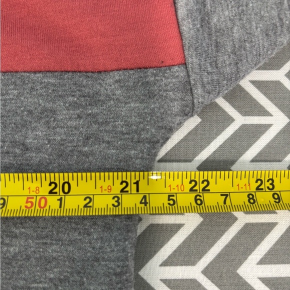Cozy Colorblock Long Sleeve Women's Sweatshirt Red, Gray and Oatmeal Size M - Picture 3 of 8